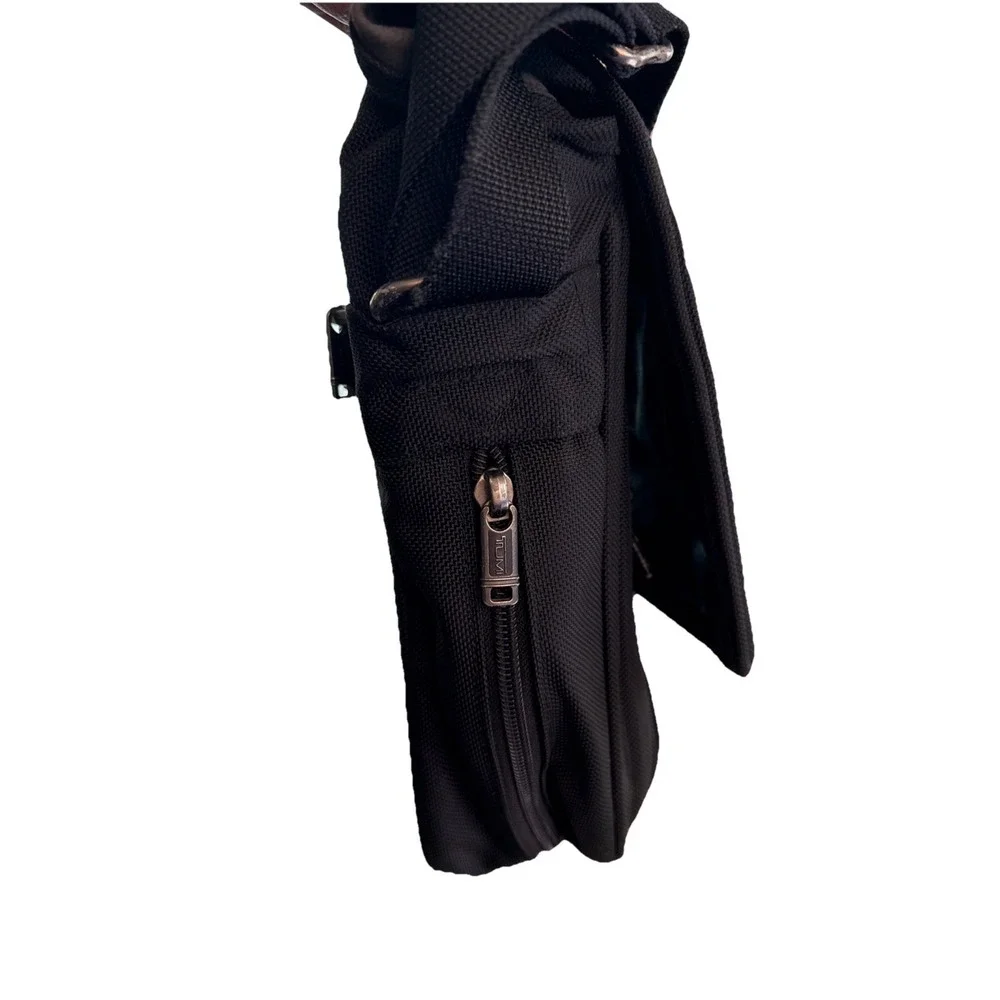 Tumi Shoulder Bag 26175D4 Black Cut Out Flap Messenger Alpha Bag Expandable‎